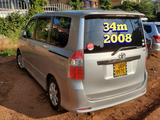 Toyota Noah 2008