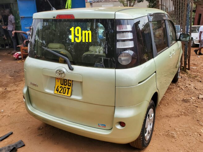 toyota sienta