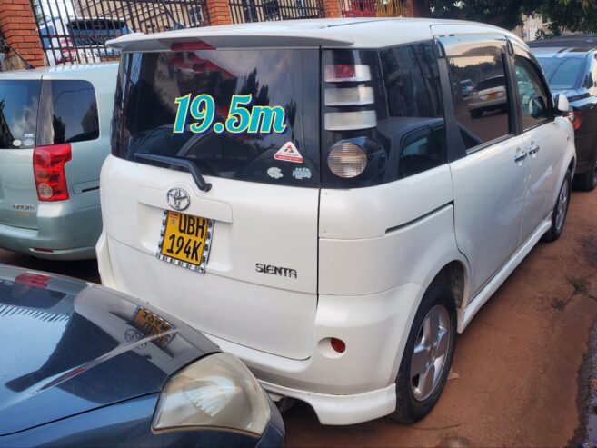 Toyota Sienta