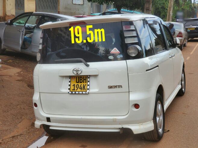 Toyota Sienta