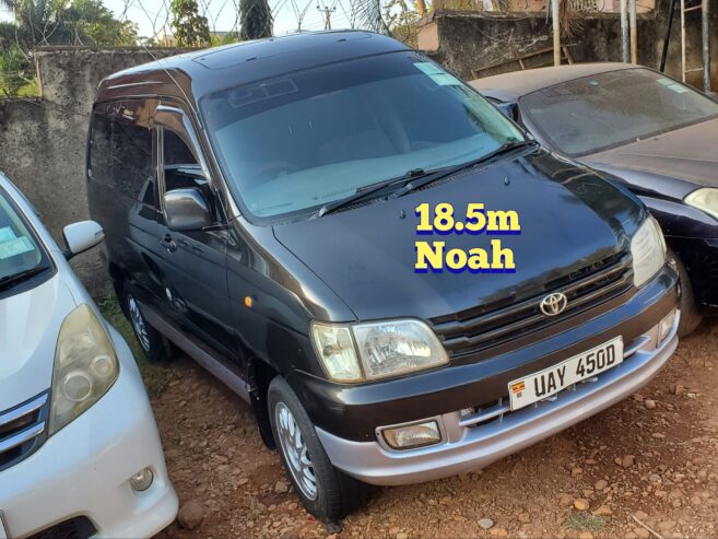 TOYOTA NOAH