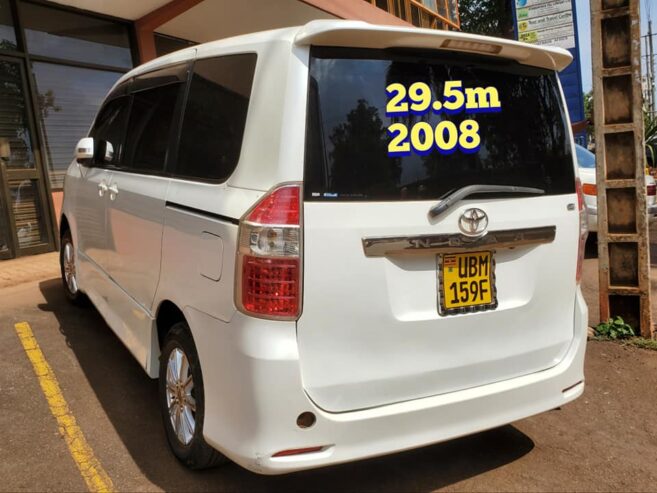 Toyota Noah 2008