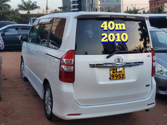 Toyota Noah S 2010