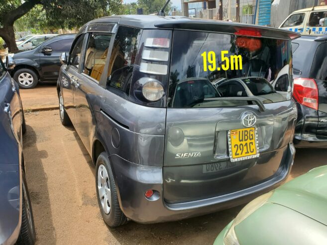 toyota sienta