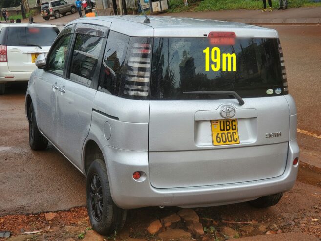 Toyota Sienta