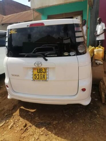 Toyota sienta model 2008