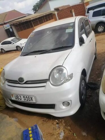 Toyota sienta model 2008