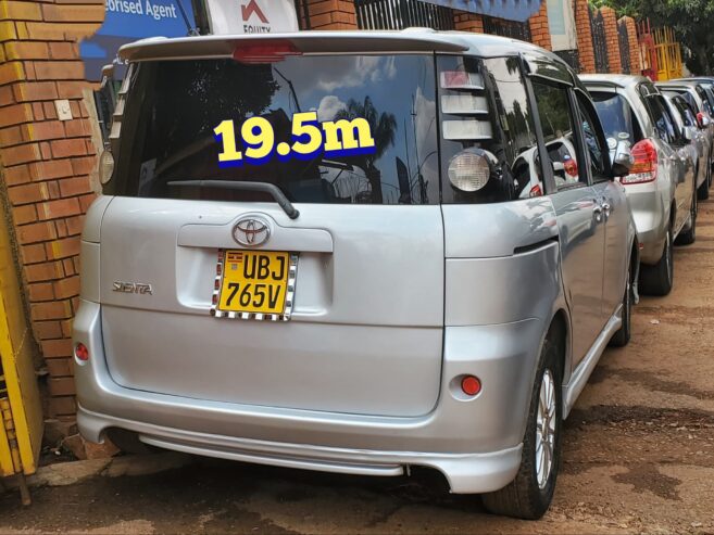 toyota sienta