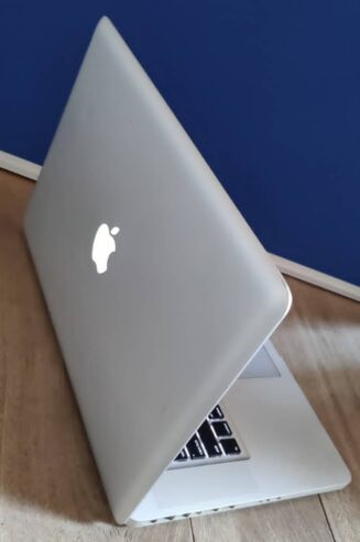 Apple Macbook Pro Intel Core i5 15-Inch Laptop 2.4GH,8GB RAM