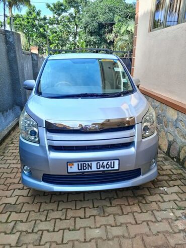 Toyota Noah 2009