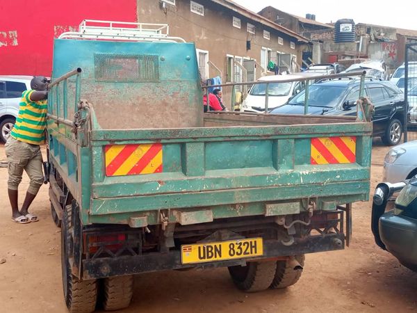 ISUZU TIPPER