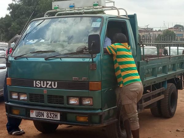 ISUZU TIPPER