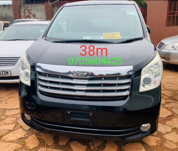 Toyota Noah X