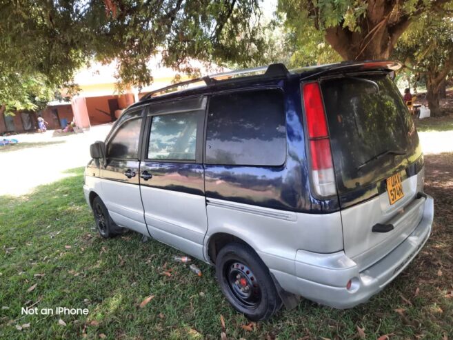 Toyota Noah Field Tourer