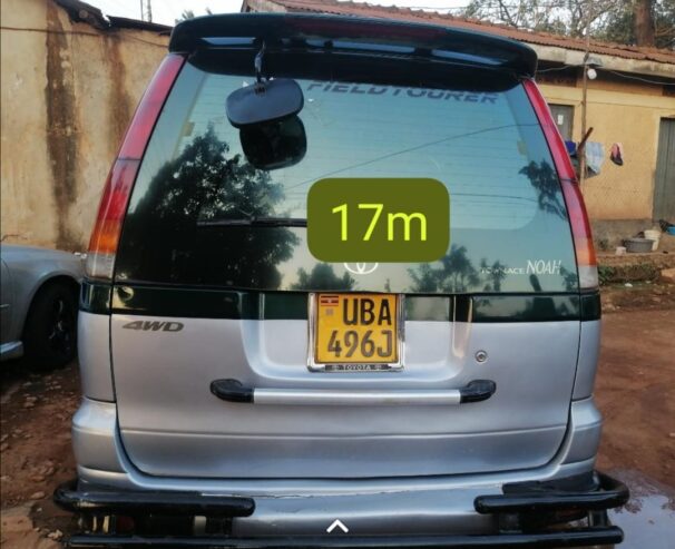 TOYOTA NOAH