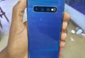 Samsung galaxy s9+ with invisible crack