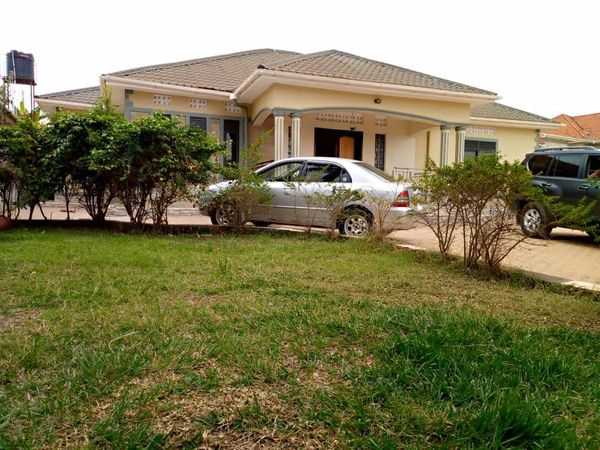 House for sale in kisasi kulambiro,