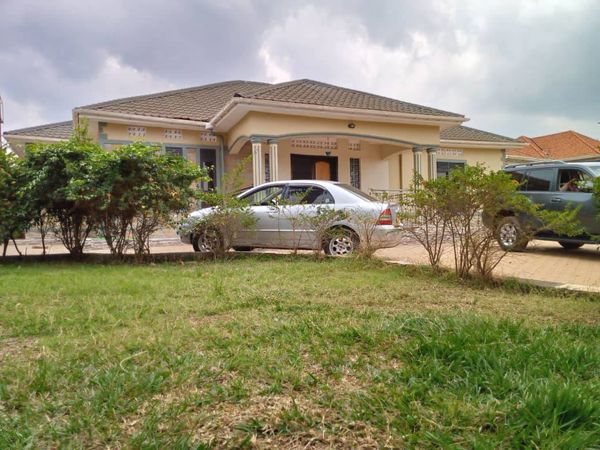 House for sale in kisasi kulambiro,