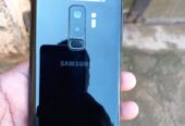 Samsung galaxy s9+ with invisible crack