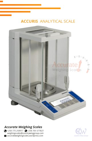 Accuris analytical balance with automatic calibration