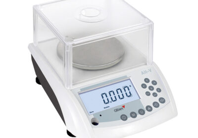 Piece-counting-scale-with-weighing-chamber