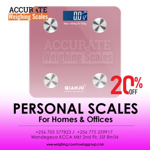 Digital bathroom scales with compact glass profile body