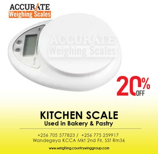 Kitchen weighing scales with durable stainless-steel pan