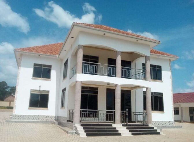 7bedroomed house for sale in Nakwero