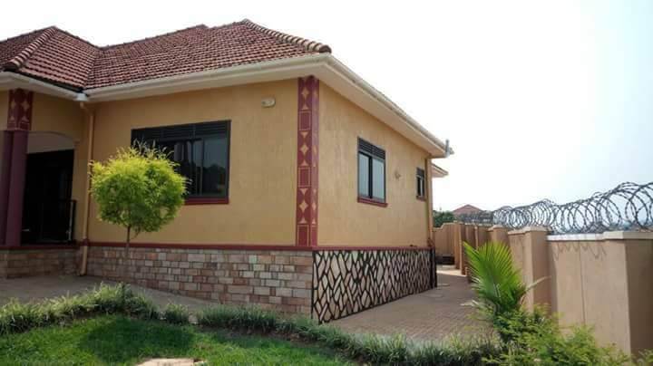 4 Bedroom roof tile bungalow for sale in Najjera