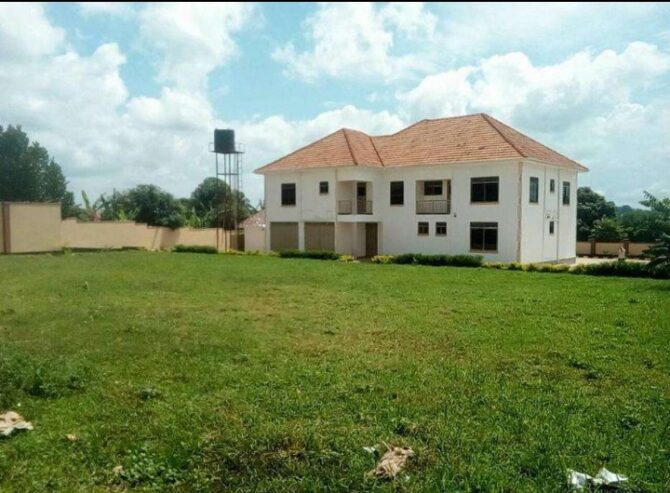 7bedroomed house for sale in Nakwero