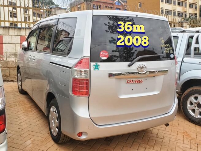 Toyota Noah 2008