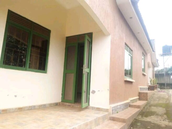 Namugongo nabusugwe 600k spacious three bedroom and two bath