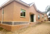 Namugongo nabusugwe 600k spacious three bedroom and two bath