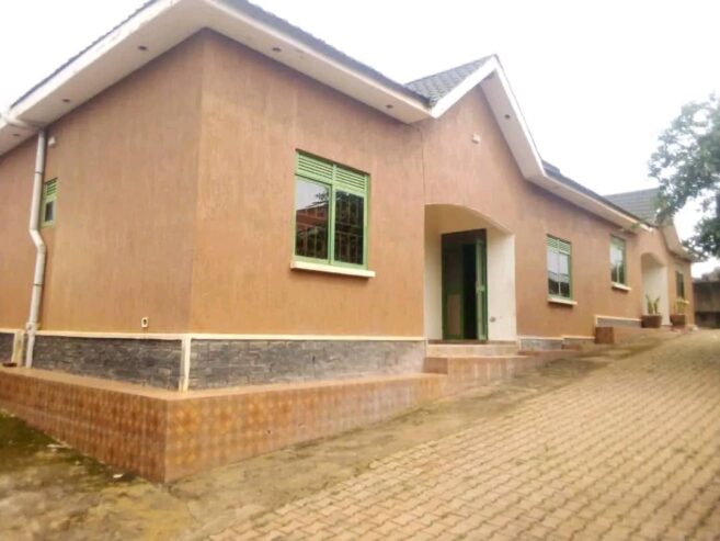 Namugongo nabusugwe 600k spacious three bedroom and two bath