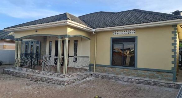 House for sale in kisasi kulambiro, three bedrooms