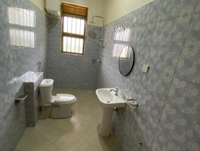 Two bedroom 2bathrooms for rent in kyanja close to the road