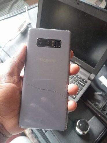 Samsung Galaxy Note 8 slightly cracked on top 280k