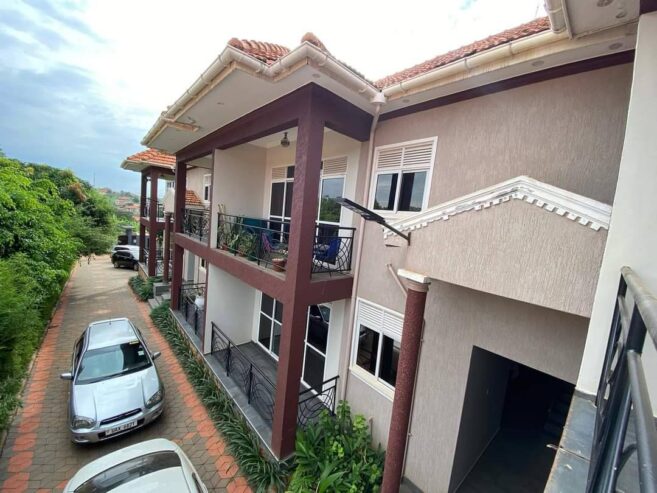 Kira 750k spacious one bedroom and sitting room for rent.