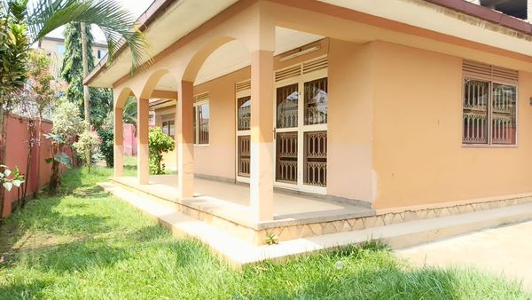 House for sale in kiwatule najjera Rd KAMPALA