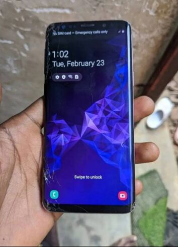 Samsung s9 cracked screen and cover