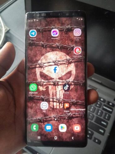 Samsung Galaxy Note 8 slightly cracked on top 280k