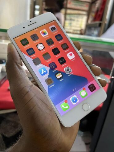 iPhone 8 Plus 256GB at Shs 550,000ugx