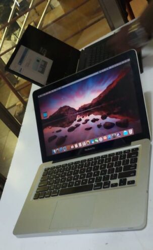 MacBook pro i7