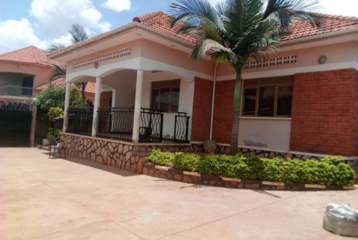 3bedrooms 2bathrooms Price: 350m Location: Kyanja