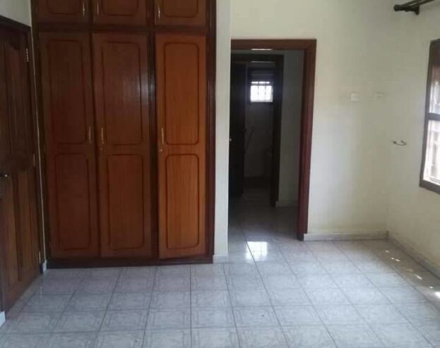 3 bedrooms standalone house for rent in Kisaasi