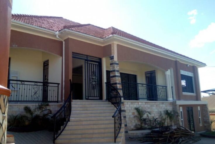 House for sale in Kira 4 bedroom and boys Quarters