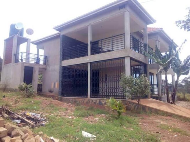 4bedroom house for sale in Mukono at 260m