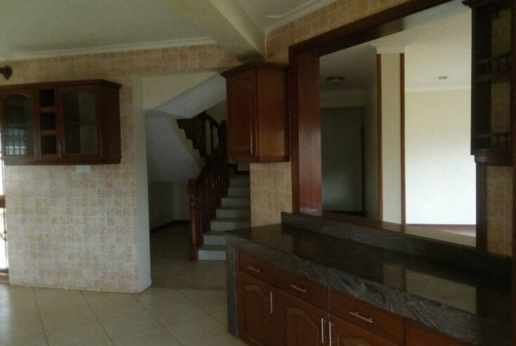 4 Bedroom house with big pantry and office in Bunga