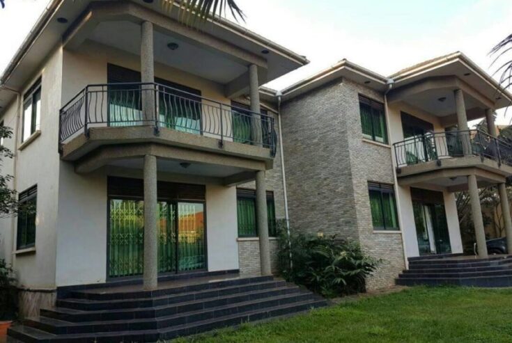 5 bedroom Sitting on 18decimals Location: Ntinda