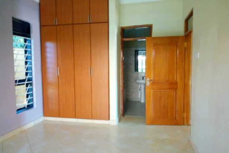 Newly built 3bedroom House located in Bwebajja